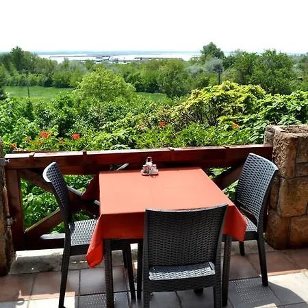 モーテル Tekergo Es Etterem *