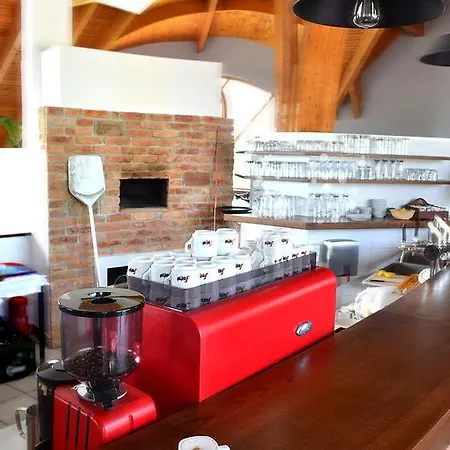 モーテル Tekergo Es Etterem ヴァレンツァ