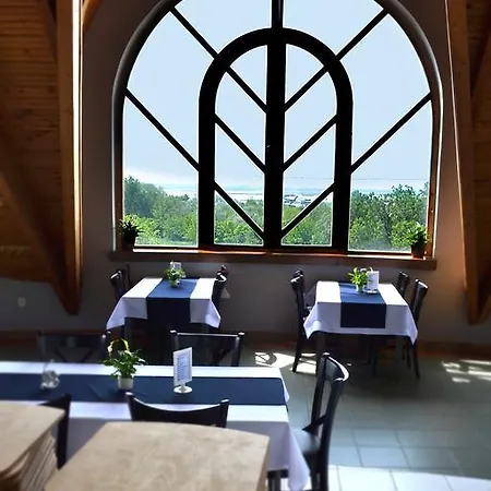 Tekergo Es Etterem モーテル *