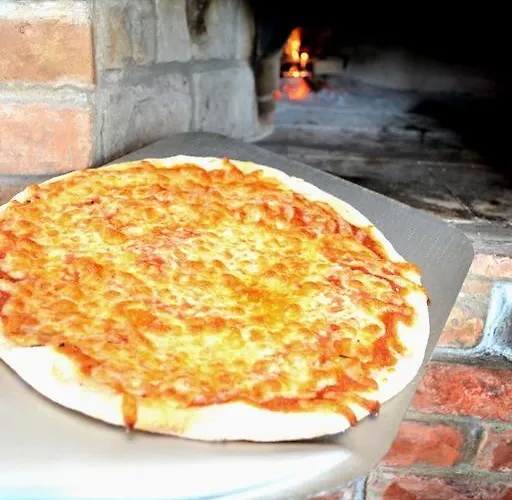 Tekergo Es Etterem מוטל ולנצה