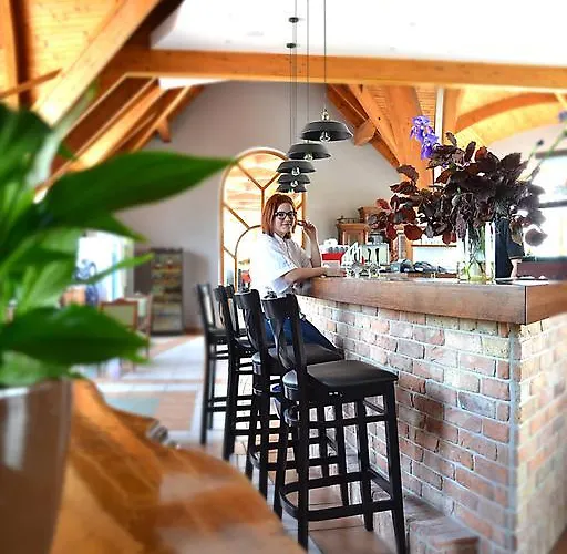 Tekergo Es Etterem ולנצה