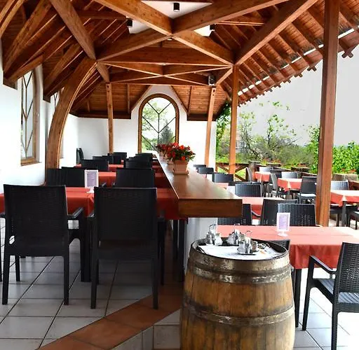 Tekergo Es Etterem *