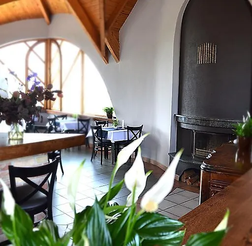 Tekergo Es Etterem ולנצה