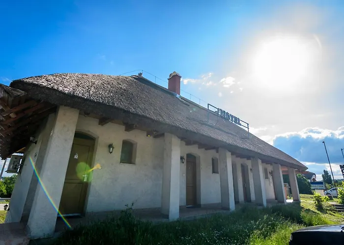 Tekergo Es Etterem מוטל