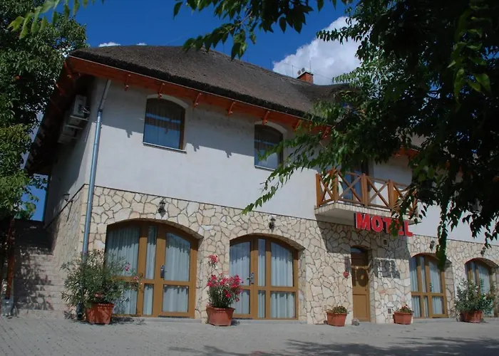 מוטל Tekergo Es Etterem