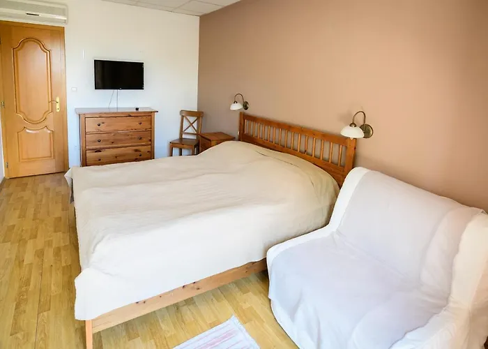 Tekergo Es Etterem מוטל *