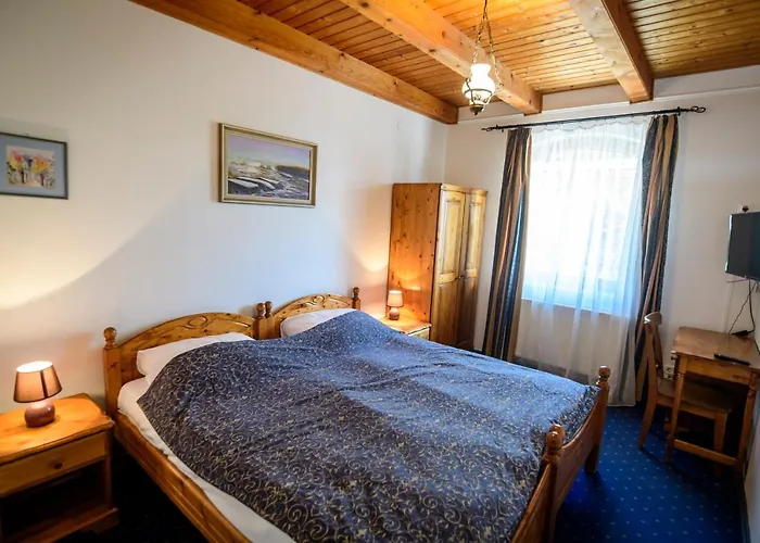 Tekergo Es Etterem מוטל *